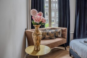 Hotel 83