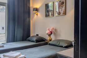 Hotel 83