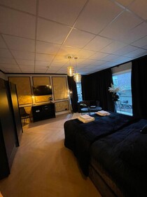 Hotel 83