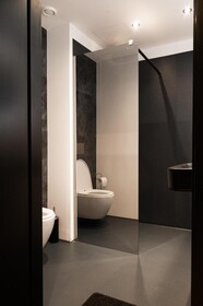 Hotel 83