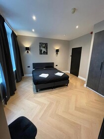 Hotel 83