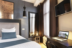 Hotel No 377 House