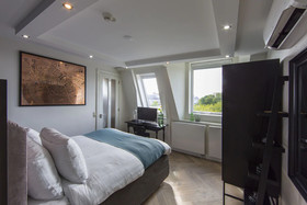 Hotel No 377 House