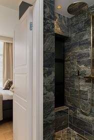 Spinoza Suites