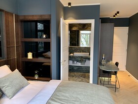 Spinoza Suites