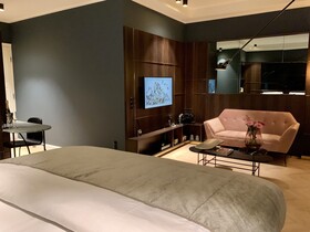 Spinoza Suites