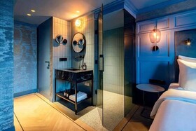 The Highlander Hotel
