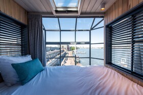 YAYS Amsterdam The Crane by Numa