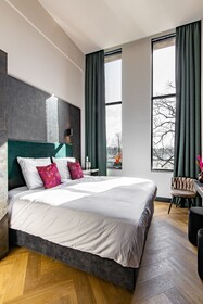 Monument Hotel