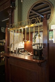 Hotel et le Cafe de Paris