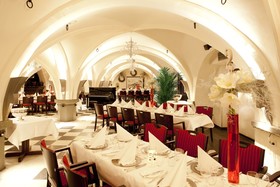 Golden Tulip Central