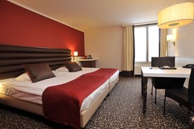 Golden Tulip Central