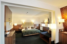 Golden Tulip Central