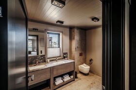 Henningsvaer Bryggehotell By Classic Norway Hotels