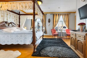 Sandtorgholmen Hotel