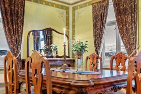 Sandtorgholmen Hotel