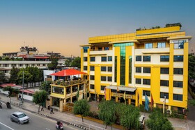 Capital O 338 Yellow Pagoda Hotel