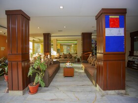 Capital O 338 Yellow Pagoda Hotel