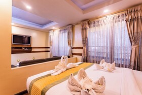 Capital O 338 Yellow Pagoda Hotel