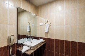 Capital O 338 Yellow Pagoda Hotel