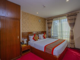 Capital O 338 Yellow Pagoda Hotel