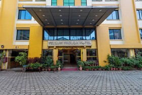 Capital O 338 Yellow Pagoda Hotel