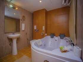 Capital O 338 Yellow Pagoda Hotel
