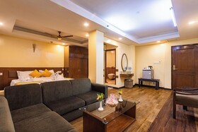 Capital O 338 Yellow Pagoda Hotel