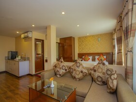 Capital O 338 Yellow Pagoda Hotel