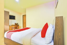 Hotel Malaya by OYO Rooms