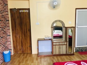 Sara's Backpackers Hostel