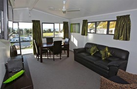 Bowentown Motels & Holiday Park