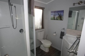 Bowentown Motels & Holiday Park
