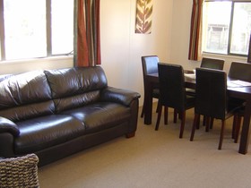 Bowentown Motels & Holiday Park