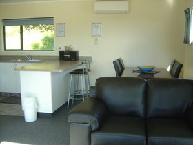 Bowentown Motels & Holiday Park