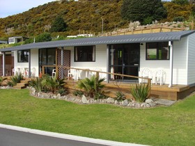 Bowentown Motels & Holiday Park