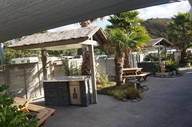 Bowentown Motels & Holiday Park