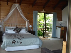 Grafton Cottage and Chalets