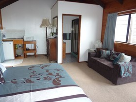 Grafton Cottage and Chalets