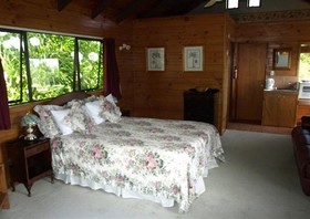 Grafton Cottage and Chalets