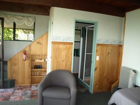 Grafton Cottage and Chalets