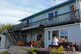 Surf N Stay Whangamata Hostel