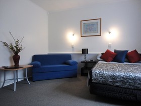 Aotearoa Lodge & Tours