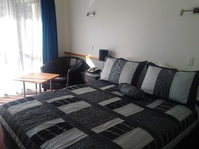 Aotearoa Lodge & Tours