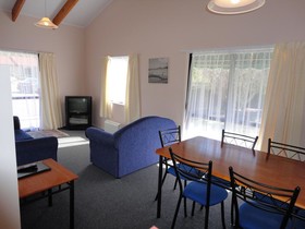 Aotearoa Lodge & Tours