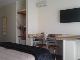 Aotearoa Lodge & Tours