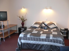 Aotearoa Lodge & Tours