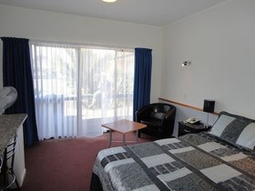 Aotearoa Lodge & Tours