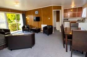 Peninsula Motel