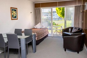 Peninsula Motel